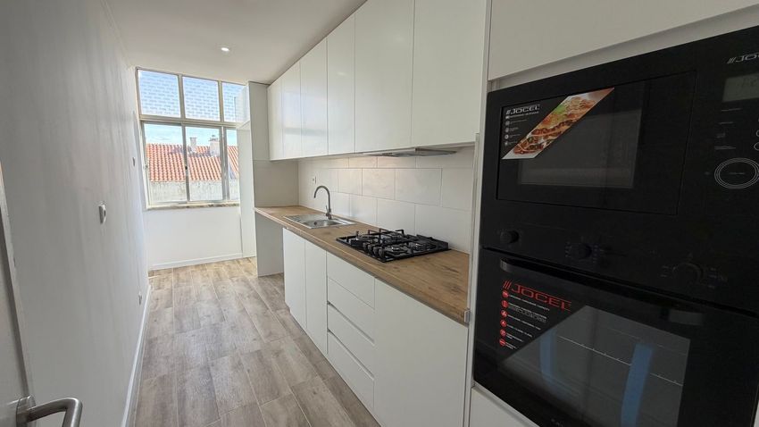 Imagem Cozinha de apartamento t3 em Rua António Apolinário da Silva, 20
