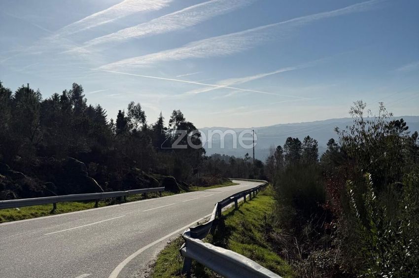 Imagem Vistas de terreno em Rua da Senhora da Graça s/n