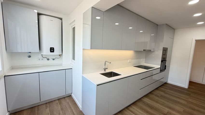 Imagem Cozinha de apartamento t4 em Praça Cidade Salazar