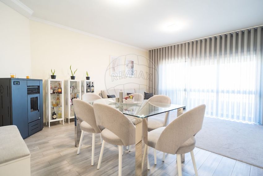 Imagem Sala de estar de apartamento t3 em Rua Santa Maria