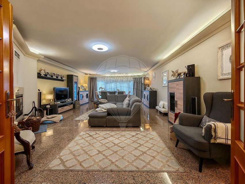 Imagem Sala de estar de apartamento t3 em Rua Augusto Fraga