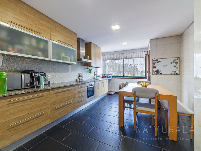Imagem Cozinha de apartamento t3 em Rua Ribeira Brava