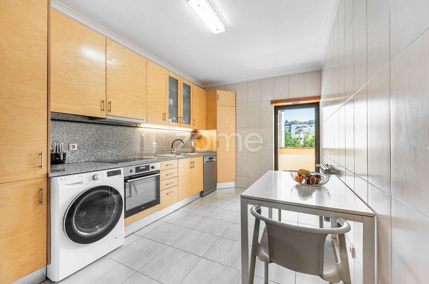 Imagem Cozinha de apartamento t3 em Rua Dom Frei Agostinho de Jesus, 16