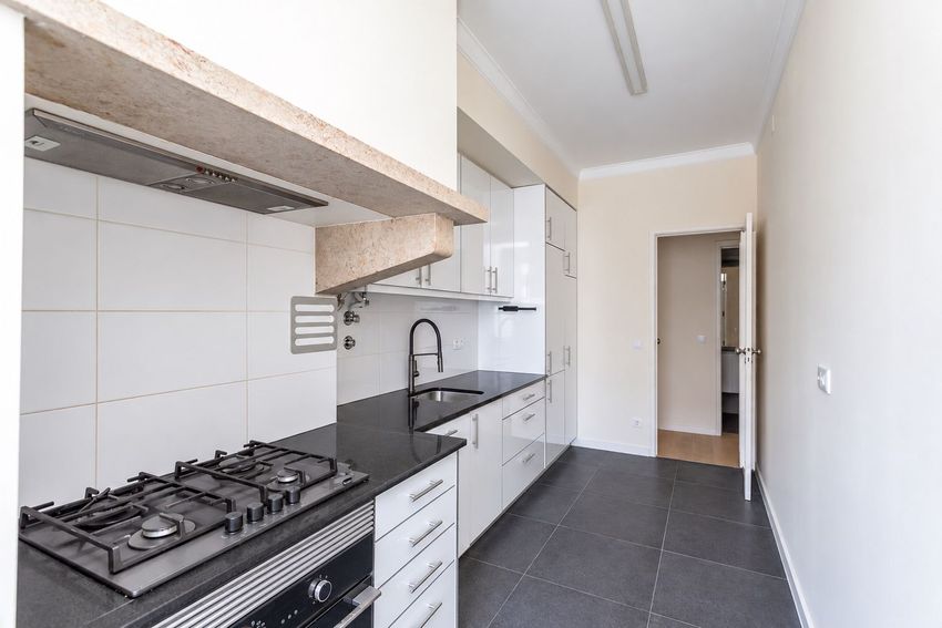 Imagem Cozinha de apartamento t2 em Rua do Pau de Bandeira, 32