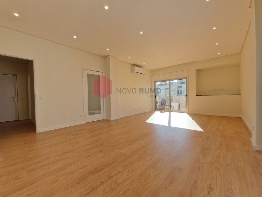 Imagem Divisão de apartamento t4 em Rua de Damião de Góis