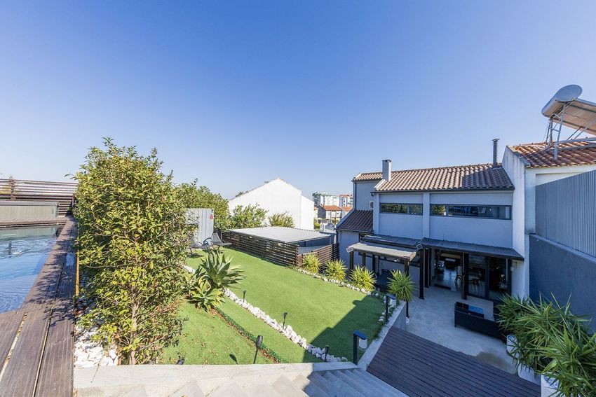 Imagem Fachada de  casa ou moradia em Olivais