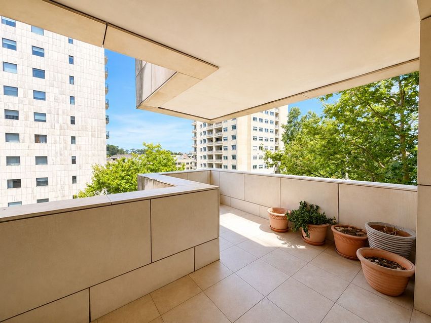 Imagem Varanda de apartamento t5 em Aviz - Cristo Rei
