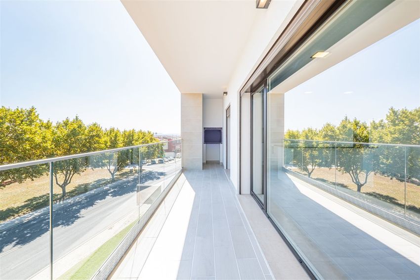 Imagem Terraço de apartamento t5 em Alameda dos Moinhos s/n