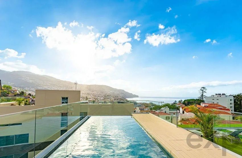 Imagem Piscina de apartamento t1 em Rua das Maravilhas s/n