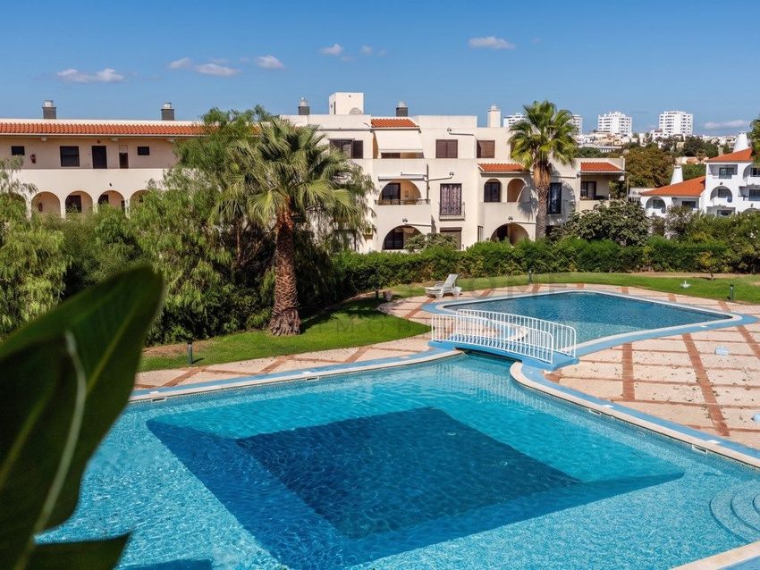 Imagem Piscina de apartamento t2 em Rua Camilo Castelo Branco