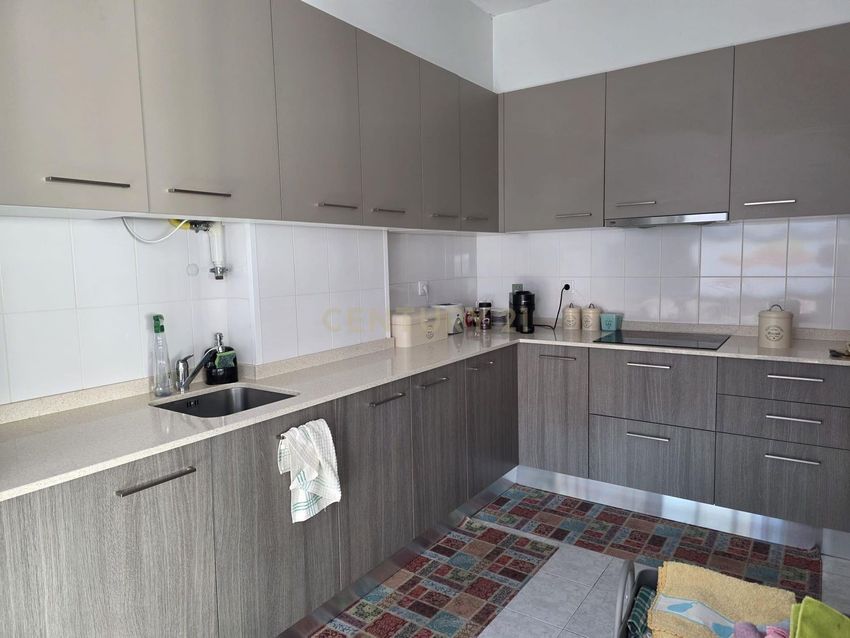 Imagem Cozinha de apartamento t5 em Rua Cavaleiros de Cristo, 8