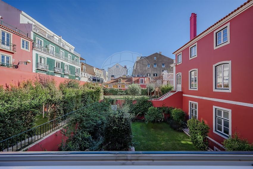 Imagem Fachada de apartamento t2 em Rua do Olival
