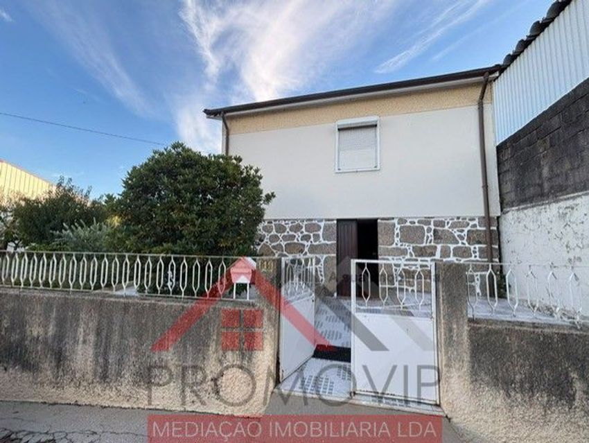Imagem Fachada de  moradia independente em Santo Tirso - Couto - Burgães