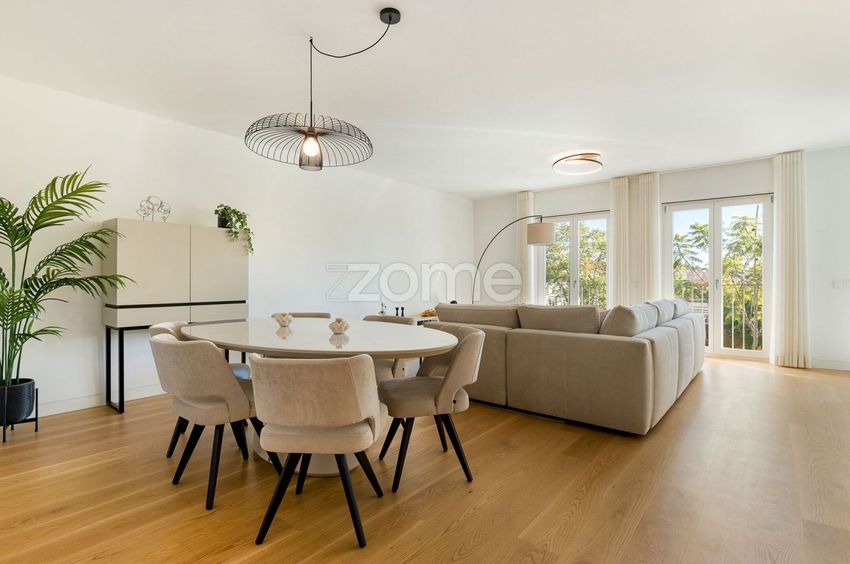 Imagem Sala de estar de apartamento t2 em Rua General João de Almeida, 2