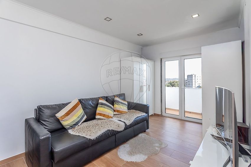 Imagem Sala de estar de apartamento t2 em Avenida General Humberto Delgado