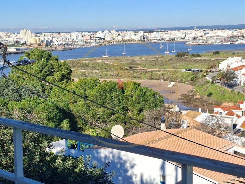 Imagem Vistas de  moradia independente em Ferragudo