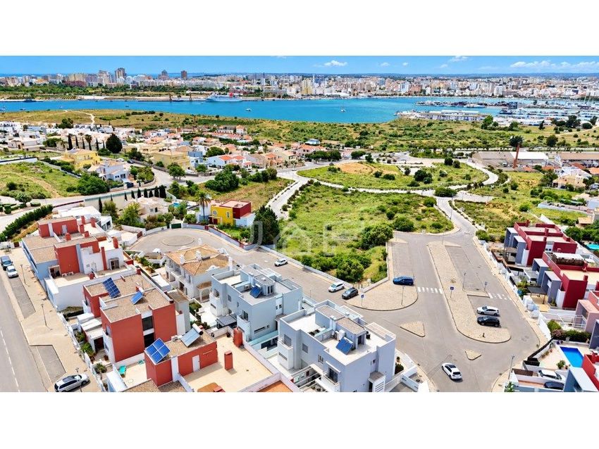 Imagem Vistas de  moradia geminada em Ferragudo