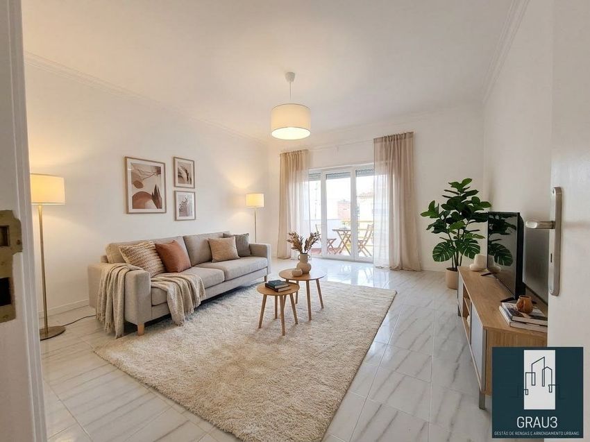 Imagem Sala de estar de apartamento t3 em Rua José Jacinto Nunes, 5