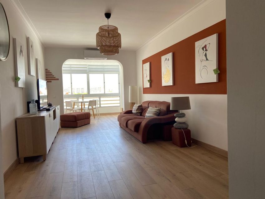 Imagem Sala de estar de apartamento t2 em Rua Dom Carlos I, 53