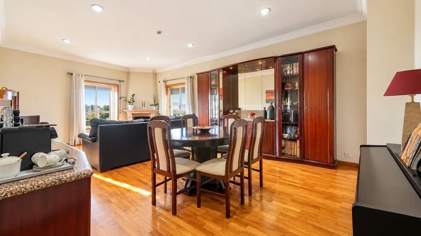 Imagem Sala de estar de apartamento t3 em Rua Doutor Carlos Costa