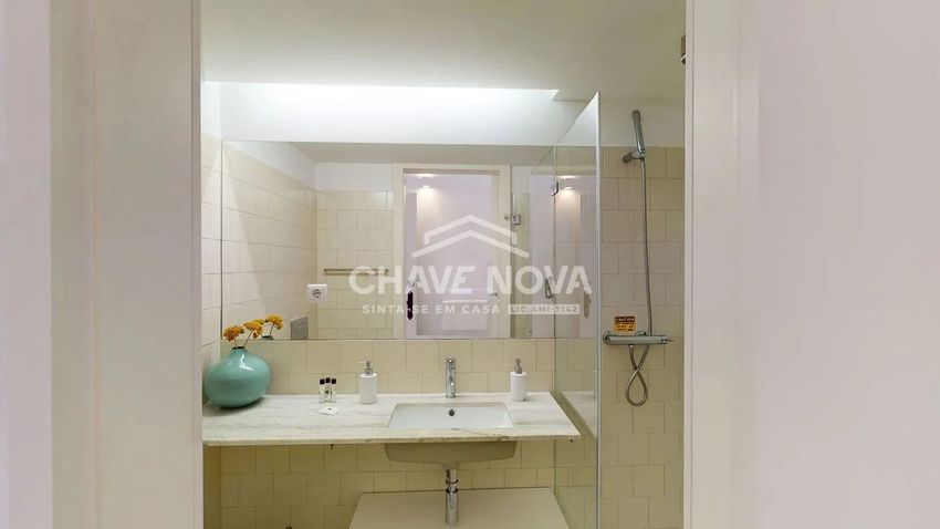 Imagem Casa de banho de apartamento t0 em Rua da Alegria, 283