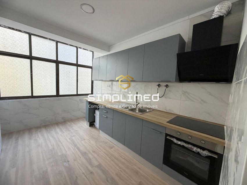 Imagem Cozinha de apartamento t2 em Rua Maria Lalande