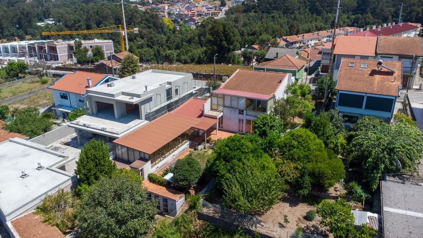 Imagem Vistas de  moradia independente em Rua Outeiro, 435