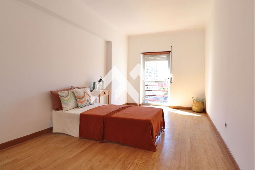 Imagem Quarto de apartamento t4 em Travessa do Outeiro, 1