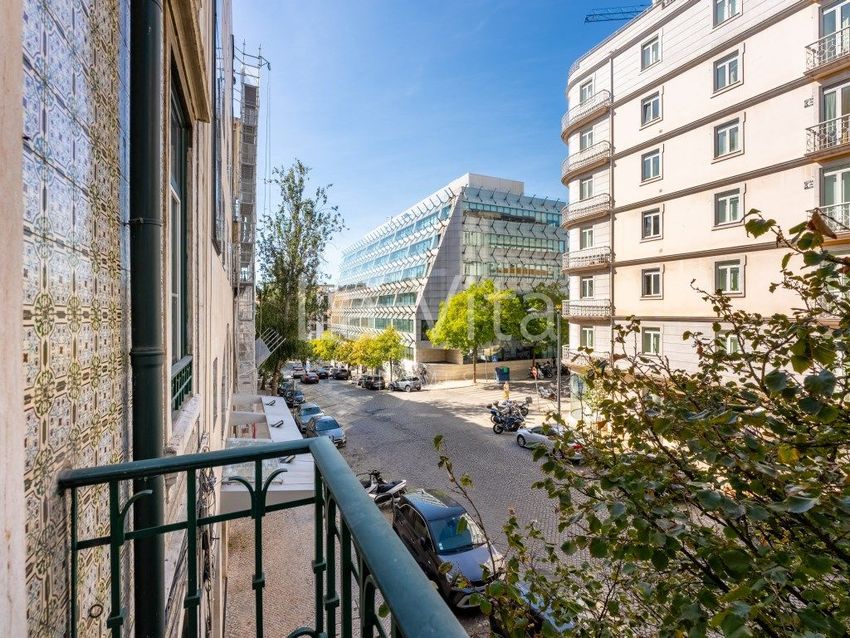 Imagem Varanda de apartamento t5 em Rua Sousa Martins