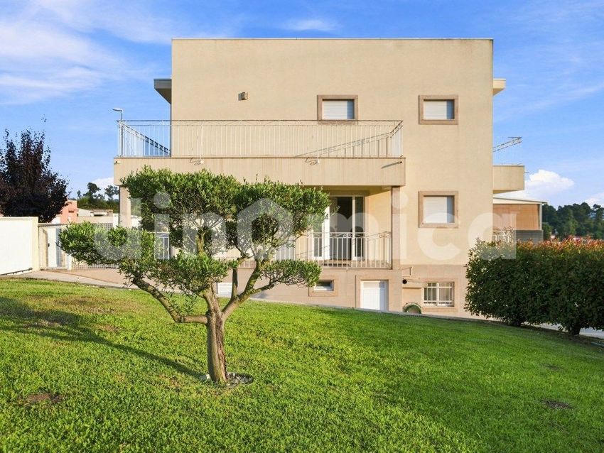 Imagem Fachada de  moradia geminada em Antas e Abade de Vermoim