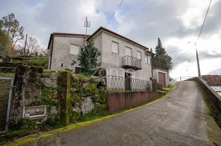 Imagem Fachada de  moradia independente em Rua do Toutinhal, 55