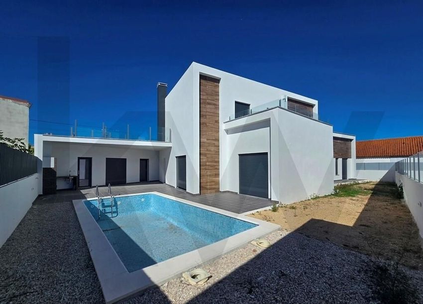 Imagem Piscina de  moradia independente em Brejos de Azeitão