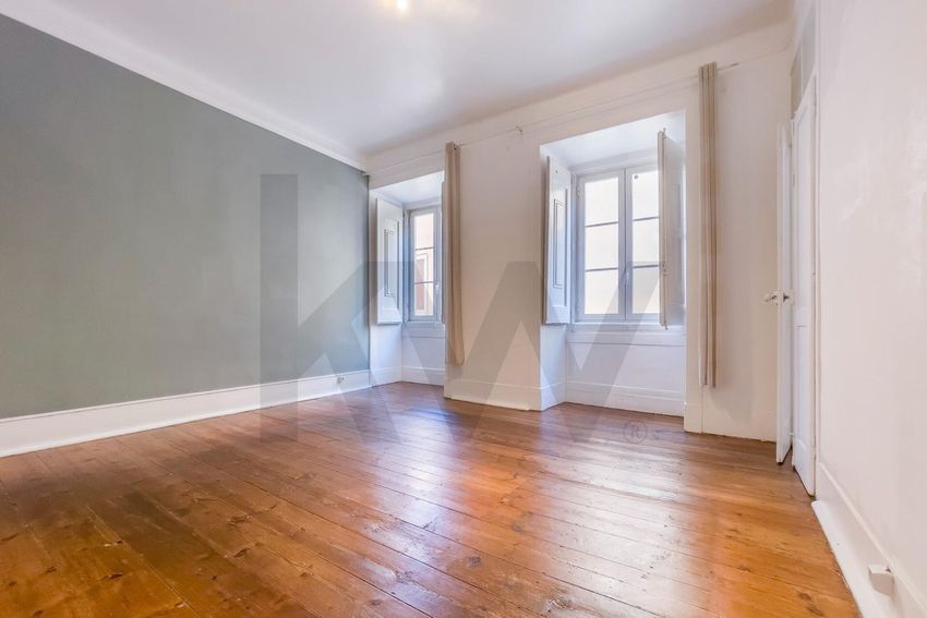 Imagem Divisão de apartamento t2 em Travessa das Mercês s/n