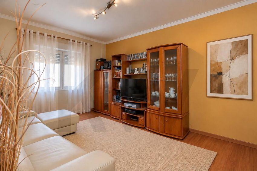 Imagem Sala de estar de apartamento t2 em Rua 1º de Maio s/n