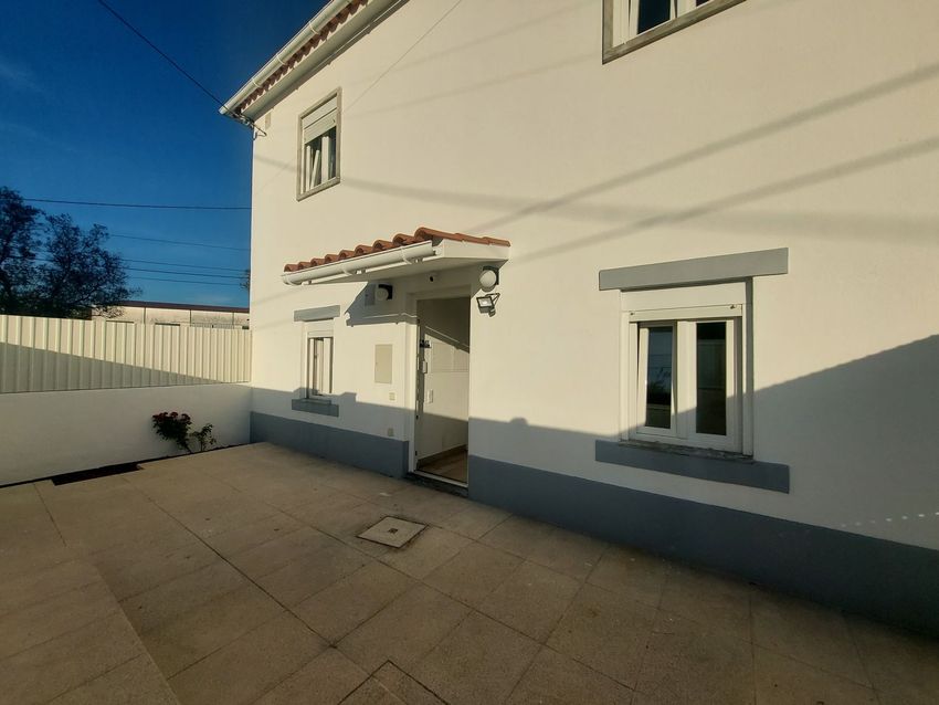 Imagem Fachada de  andar de moradia em R. Dom Manuel I, 1