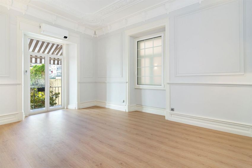 Imagem Divisão de apartamento t4 em Avenida 5 de Outubro, 190 b