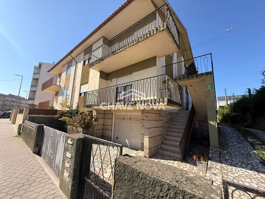 Imagem Fachada de  andar de moradia em Sampaio-Alumiara-Verdinho