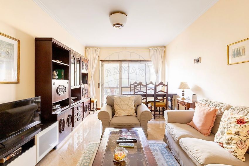 Imagem Sala de estar de apartamento t2 em Avenida Engenheiro Adelino Amaro da Costa
