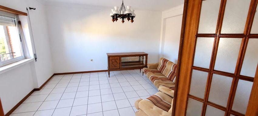 Imagem Sala de estar de apartamento t3 em Avenida das Cantarias, 24