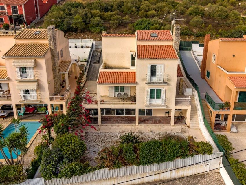 Imagem Fachada de  moradia independente em Rua da Serra da Arrabida