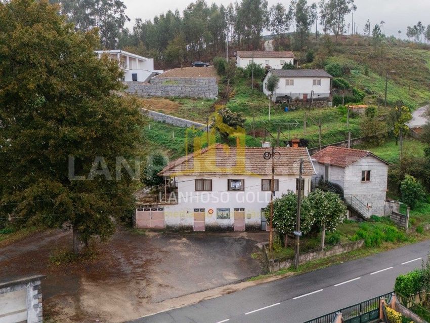 Imagem Fachada de  moradia independente em Guilhofrei