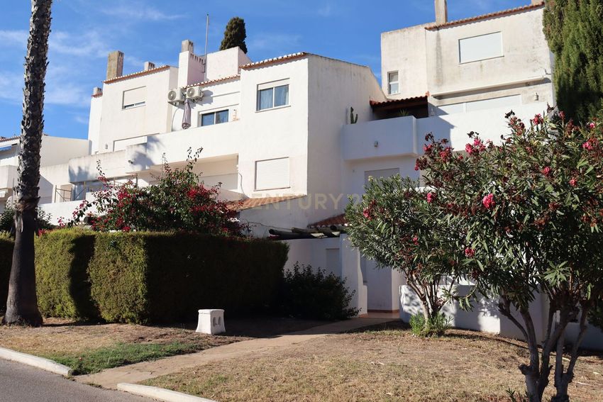Imagem Fachada de apartamento t3 em Vila Nossa Senhora da Rocha s/n