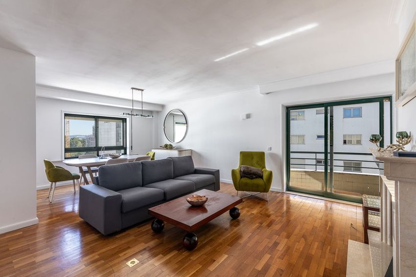 Imagem Sala de estar de apartamento t4 em Rua Padre Manuel da Nóbrega
