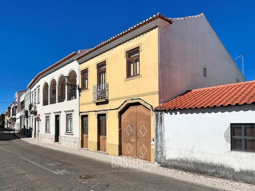 Imagem Fachada de  moradia independente em Rua Vaz Monteiro