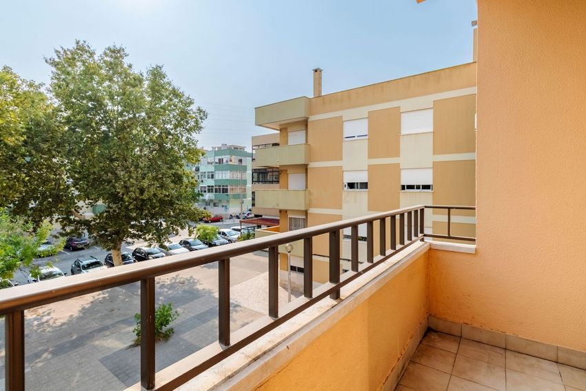 Imagem Terraço de apartamento t3 em Avenida Fernando Namora, 94