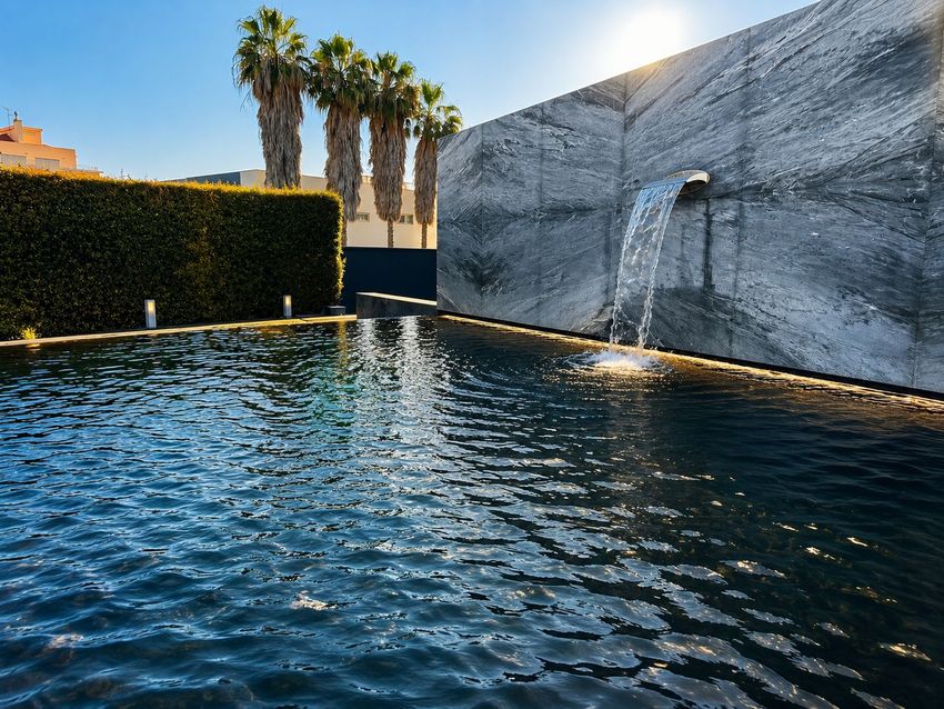 Imagem Piscina de  moradia independente em Jardins da Parede