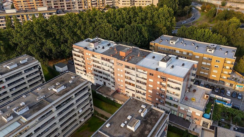 Imagem de apartamento t4 em Rua Mouzinho de Albuquerque, 12