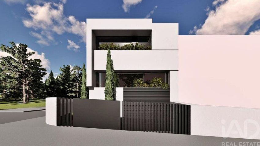 Imagem Garagem de  moradia independente em São Pedro da Cova