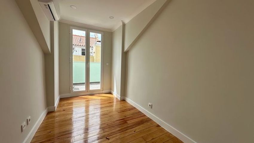 Imagem Divisão de apartamento t1 em Rua de Martim Vaz