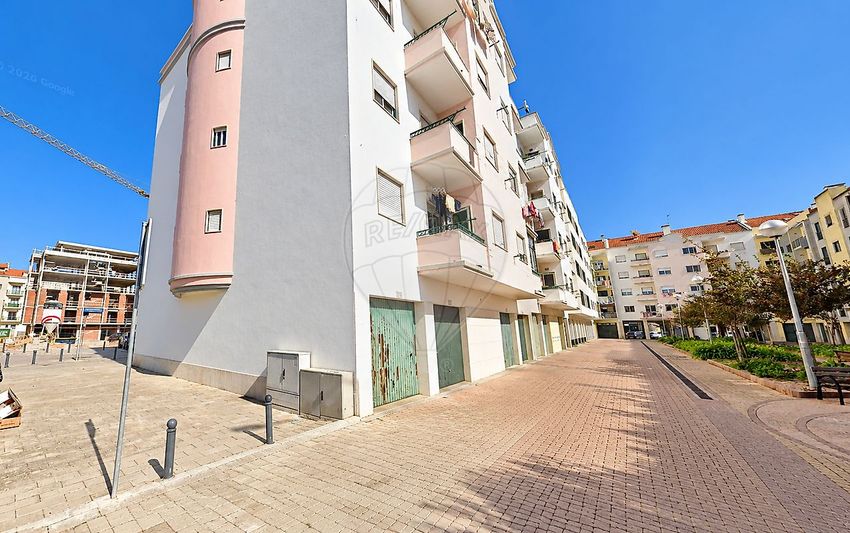 Imagem Vistas de garagem em Rua Estevão Rodrigues